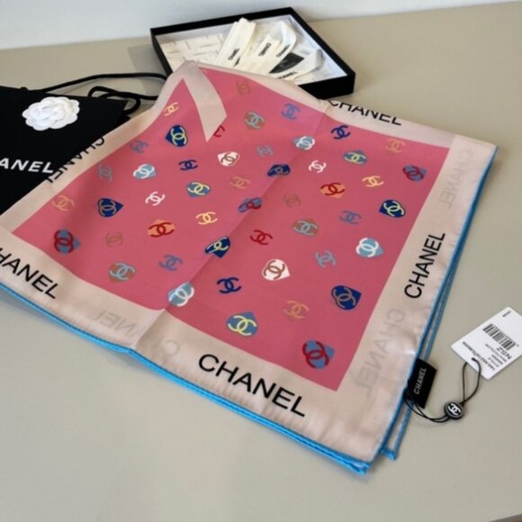 Chanel Pink Adorable Heart Motif Scarf - Picture 2 of 5